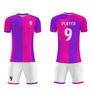Uniformes de football pour hommes fabriqués au Pakistan Excellente qualité Vêtements d'équipe personnalisables Logo imprimé Design respirant Créez votre propre ensemble - Product Image 2