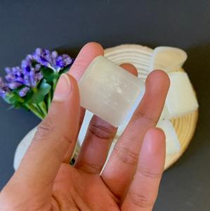 Alta calidad hecha a mano selenita piedra caída Feng Shui tallado ágata piedra preciosa amor estilo curación cristal Tumble piedra artesanías - Product Image 3