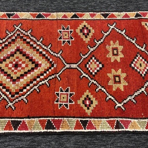 Tapis turc vintage traditionnel 2,5x12,1 pieds, tapis en laine écologique avec envers en latex, design patchwork Herki orange - Product Image 5