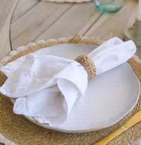 Anneaux de serviette en rotin rustique avec une fabrication artisanale de qualité supérieure pour les occasions spéciales et les repas quotidiens - Product Image 1