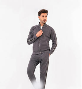 Chándal gris moderno para hombre con Diseño a rayas para un aspecto elegante, cómodo y elegante, perfecto para el uso diario - Product Image 2