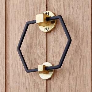 Heurtoirs de porte de forme hexagonale poignée de levier boutons de porte boutons de meubles pour accessoires d'ameublement fabriqués en Inde - Product Image 1