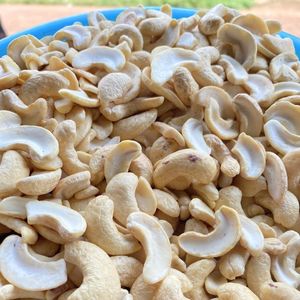 Fabrication de noix de cajou brut Vietnam Prix international des noix de cajou en gros exportées vers l'Asie, l'UE, le Moyen-Orient - Product Image 1