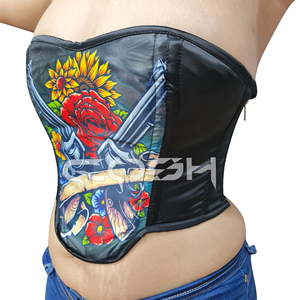 Corsé sin tirantes con estampado floral y estilo tatuaje de armas, ceñido a la cintura y sobre el busto - Product Image 5