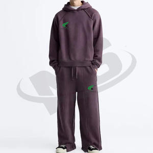 Survêtement exclusif pour hommes à prix réduit Costume de jogging imprimé élégant Vêtements de sport deux pièces avec logo personnalisé Vente en gros de vêtements de mode - Product Image 1