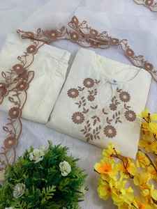 Conjunto de Kurti y Pantalón de Rayón para Mujer, Calidad Premium, con Bordado, Corte Elegante, Diseño de Moda, Hecho en India - Product Image 2