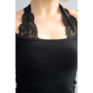Blusa Negra con Cuello de Encaje - Product Image 2