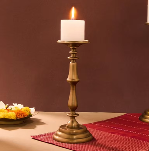 Bougeoir d'église de noël en laiton vieilli le plus vendu avec article décoratif de table à la main avec nœud papillon pour hôtel à la maison - Product Image 4