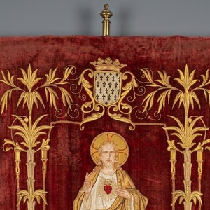Vejiga de la Iglesia Bordada con el Sagrado Corazón de Jesús, de Terciopelo Rojo, Estilo Clásico Litúrgico, Tapiz Decorativo - Product Image 2