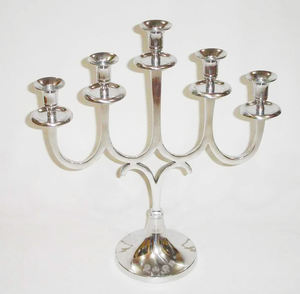 5 Light Menorah Candle Stick Holder Muestra de metal plateado disponible Clear Holiday Decorativo Estampado europeo Decoración DE BODA hecha a mano - Product Image 1