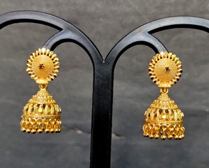 Precios al por mayor Conjunto de pendientes con chapado en oro de 22 quilates Estilo Jhumka Diseño de moda Conjunto de pendientes de lujo para la venta - Product Image 3