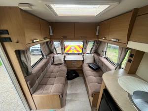 Mini caravana plegable Bailey Pageant de 6 plazas con suspensión independiente y litera fija para acampar en 4 personas - Product Image 4