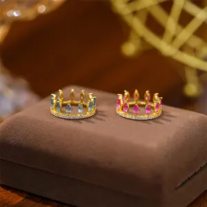 2024 nuova corona di cristallo arcobaleno anelli da donna alla moda zircone anello oro all'ingrosso corona anelli colorati