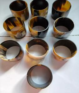 Brazalete de cuerno de búfalo de color natural con diseño de ágata Estilo animal elegante de F S International - Product Image 2