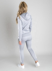 ชุดวอร์มสองชิ้นแบบกำหนดเองสำหรับผู้หญิงชุดวิ่งจ๊อกกิ้งมีซิปและกางเกงวอร์มสีพื้นสวมใส่สบายสำหรับออกกำลังกาย - Product Image 2