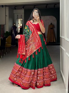 Lehenga choli ชุดปาร์ตี้สำหรับผู้หญิงผ้าตาข่ายเนื้อนิ่มปักลายสไตล์อินเดีย - Product Image 6