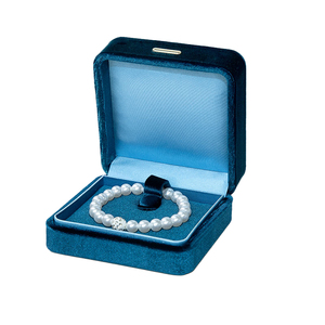 Caja de brazalete de terciopelo de lujo 95x95x50mm Forma rectangular Organizador de pulsera personal Yongda Día de San Valentín - Product Image 1