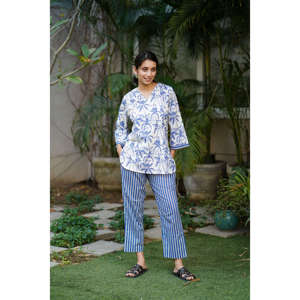 Ensemble de pyjama en modal imprimé toucan tropical avec chouchou assorti, tissu tissé respirant, fermeture à cordon, sans manches, personnalisable - Product Image 3