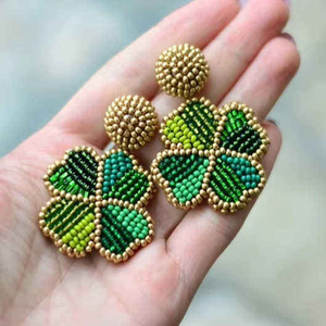 Pendientes colgantes de diseñador hechos a mano para niñas y mujeres, tachuelas adornadas con corazones para cada ocasión, incluidas las fiestas - Product Image 3