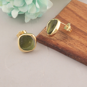 Pendiente de piedras preciosas de moldavita natural sin cortar, pendientes de cristal curativo, joyería de moda de moldavita para mujer - Product Image 4