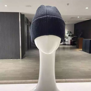Gorro de Invierno de Punto Grueso y Cálido con Logotipo Personalizado de Alta Calidad para Hombre y Mujer, Gorro de Invierno Térmico Suave y Acogedor de Color Sólido - Product Image 1