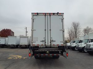 CAMIÓN DE CARGA FREIGHTLINER M2 USADO PARA LARGAS DISTANCIAS, DE 26 PIES, CON PLATAFORMA ELEVADORA Y RAMPAS, EN VENTA - Product Image 5