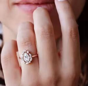 แหวนเพชรรูปลูกแพร์ชุบทองสีเงินแบบโรแมนติคสำหรับผู้หญิงโรแมนติก - Product Image 2