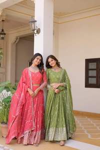 Robe étonnante belle couleur renard lourd Georgette Lehenga Choli & Dupatta avec broderie séquence travail femme mode exportateur - Product Image 3