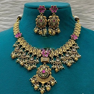 Conjunto de Collar y Aretes de Diseño Premium Chapado en Oro con Aspecto Tradicional, Colección de Joyería para Bodas para Mujer - Product Image 1