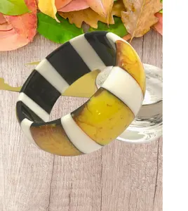 Top Quality Wood printed bangle yellow color Women and Girls Wooden Jewelry Party Wearing Looking Good
