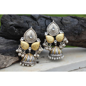 Aretes de aro grandes tipo jhumka, hechos a mano, con diseño tradicional, hermoso y moderno, de latón bicolor con piedras, para niñas y mujeres. - Product Image 4