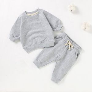 Ensemble survêtement unisexe décontracté d'hiver respirant et écologique avec logo personnalisé, deux pièces, sweat-shirt et jogging pour hommes et femmes, vente en gros - Product Image 4