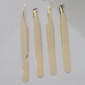 Juego de pinzas de extensión de pestañas de 90 grados de alta precisión profesional punta de fibra de gatito de acero inoxidable diseño de Hello Kitty personalizado - Product Image 5