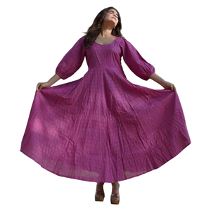 Robe longue en coton pur Aasha, imprimé à la main avec des motifs dorés, robe évasée ethnique au meilleur prix - Product Image 1