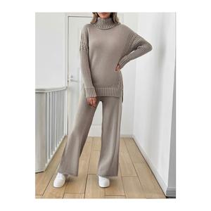 Ensemble en tricot torsadé gris anthracite pour femme avec col côtelé et fentes latérales - Product Image 5