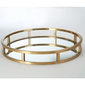 Elegante bandeja de metal pulido para regalos de chocolate en Ramadán - Product Image 2