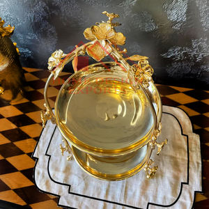 Support à gâteau en métal au design accrocheur fini or pour décoration de fête de luxe Support à gâteau en métal - Product Image 3