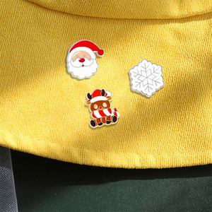 Broche de Metal con Diseño de Reno Navideño de Dibujos Animados, Accesorios de Insignia de Copo de Nieve, Adornos <span class=keywords><strong>Infantiles</strong></span> para Navidad, Venta al Por Mayor - Product Image 4