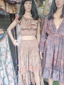 Ensemble 2 pièces haut et jupe décontractée pour femme, coupe classique, col en V, motif imprimé, tissu en soie, longueur genou, haute qualité, séchage rapide, écologique - Product Image 2