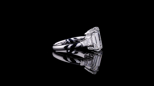 Bague de fiançailles avec diamant radiant et trapézoïdal cultivé en laboratoire, certifié IGI, pour demande en mariage, mariage et événements spéciaux - Product Image 3