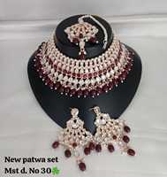 Parure de collier ras-du-cou et boucles d'oreilles en or plaqué, style Kundan et perles, de style antique, traditionnel et élégant, avec mangtika, pour femme et jeune fille, pour mariage