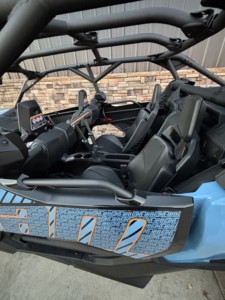 แคน-แอม มาเวอริค เอ็กซ์3 เทอร์โบ 800 ซีซี 4WD ยูทีวี เกียร์อัตโนมัติ สีพลาสติก น้ำเงิน ส้ม ดำ ภายนอกสีดำ สำหรับทุกฤดู - Product Image 3