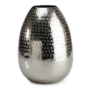 Axiom Home Accents Vase en métal nickelé martelé Pot de fleur décoratif fabriqué à la main pour la maison et la table comme jardinière - Product Image 3