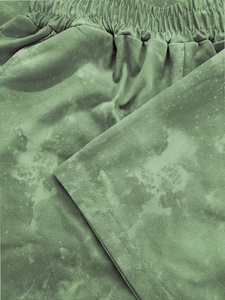 Ensemble 2 pièces décontracté en coton vert tie-dye avec t-shirt à col rond et short, personnalisable avec impression et délavage acide, 100 % coton respirant pour l'automne - Product Image 5