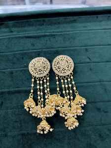 Ensembles de bijoux de boucles d'oreilles Bhahubali Jhumki Ensemble de boucles d'oreilles en alliage de zinc léger pour un mariage traditionnel Tendance et élégant - Product Image 2