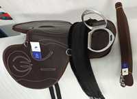 BLUHORSE BH-1079 Selle d'exercice et de course entièrement synthétique, ensemble complet 4 pièces, durable, équestre anglaise, avec armature en plastique incassable