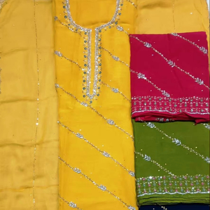 Costumes de fête indiens pakistanais brodés à la main non cousus de créateur moderne pour femmes de style traditionnel avant-gardiste - Product Image 1