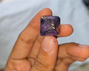 Blue Raw Moissanite Rough pour la fabrication de bijoux faits à la main avec soin - Product Image 4