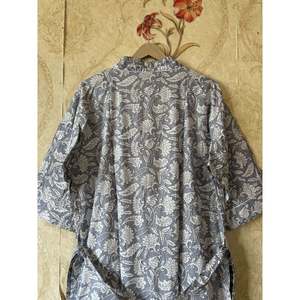 Robe kimono en coton fleuri, respirante et idéale pour les loisirs - Product Image 5