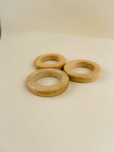 Anneaux en bois de Gmelina, anneaux en bois de haute qualité polis, macramé, anneaux en bois pour la cuisine, le restaurant, la maison, la décoration de mariage, l'hôtel, le bureau - Product Image 2
